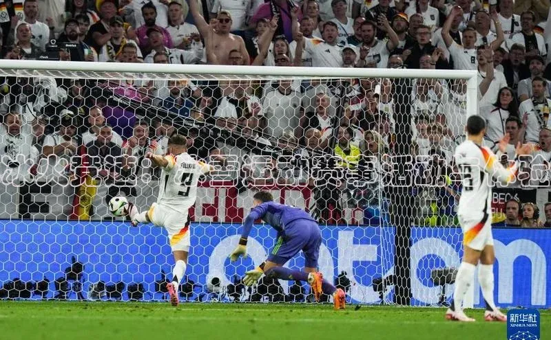 冰火竞速：冰雪运动赛事活动与体验